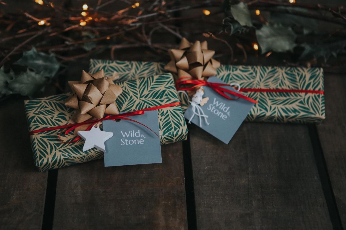 https://www.wildandstone.com/cdn/shop/articles/Sustainable_Gift_Wrapping_Guide_1200x.jpg?v=1669118586